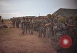 Image 2e bataillon du 173e Airborne Équipe de combat de brigade Vietnam, 1965, de la seconde 9 séquences d'archives historiques vidéo 65675022705