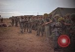 Image 2e bataillon du 173e Airborne Équipe de combat de brigade Vietnam, 1965, de la seconde 11 séquences d'archives historiques vidéo 65675022705