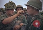 Image 2e bataillon du 173e Airborne Équipe de combat de brigade Vietnam, 1965, de la seconde 21 séquences d'archives historiques vidéo 65675022705