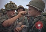 Image 2e bataillon du 173e Airborne Équipe de combat de brigade Vietnam, 1965, de la seconde 22 séquences d'archives historiques vidéo 65675022705