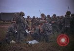 Image 2e bataillon du 173e Airborne Équipe de combat de brigade Vietnam, 1965, de la seconde 34 séquences d'archives historiques vidéo 65675022705