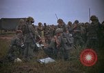 Image 2e bataillon du 173e Airborne Équipe de combat de brigade Vietnam, 1965, de la seconde 38 séquences d'archives historiques vidéo 65675022705