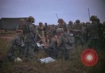 Image 2e bataillon du 173e Airborne Équipe de combat de brigade Vietnam, 1965, de la seconde 39 séquences d'archives historiques vidéo 65675022705