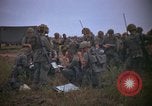 Image 2e bataillon du 173e Airborne Équipe de combat de brigade Vietnam, 1965, de la seconde 40 séquences d'archives historiques vidéo 65675022705