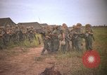 Image 2e bataillon du 173e Airborne Équipe de combat de brigade Vietnam, 1965, de la seconde 48 séquences d'archives historiques vidéo 65675022705