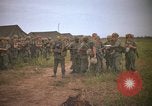 Image 2e bataillon du 173e Airborne Équipe de combat de brigade Vietnam, 1965, de la seconde 49 séquences d'archives historiques vidéo 65675022705