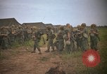 Image 2e bataillon du 173e Airborne Équipe de combat de brigade Vietnam, 1965, de la seconde 50 séquences d'archives historiques vidéo 65675022705