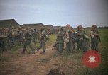 Image 2e bataillon du 173e Airborne Équipe de combat de brigade Vietnam, 1965, de la seconde 51 séquences d'archives historiques vidéo 65675022705
