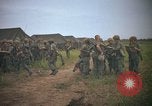 Image 2e bataillon du 173e Airborne Équipe de combat de brigade Vietnam, 1965, de la seconde 52 séquences d'archives historiques vidéo 65675022705
