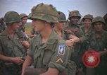 Image 2e bataillon du 173e Airborne Équipe de combat de brigade Vietnam, 1965, de la seconde 57 séquences d'archives historiques vidéo 65675022705