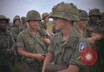Image 2e bataillon du 173e Airborne Équipe de combat de brigade Vietnam, 1965, de la seconde 59 séquences d'archives historiques vidéo 65675022705