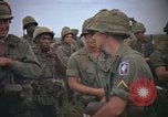Image 2e bataillon du 173e Airborne Équipe de combat de brigade Vietnam, 1965, de la seconde 61 séquences d'archives historiques vidéo 65675022705