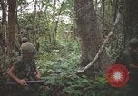 Standbild Army Airborne Operation in Vietnam Krieg Vietnam, 1965, aus Sekunde 5 historischem Filmmaterial Videoclip 65675022707