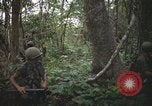 Standbild Army Airborne Operation in Vietnam Krieg Vietnam, 1965, aus Sekunde 6 historischem Filmmaterial Videoclip 65675022707