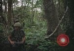 Standbild Army Airborne Operation in Vietnam Krieg Vietnam, 1965, aus Sekunde 10 historischem Filmmaterial Videoclip 65675022707