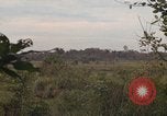 Standbild Army Airborne Operation in Vietnam Krieg Vietnam, 1965, aus Sekunde 12 historischem Filmmaterial Videoclip 65675022707