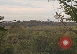 Standbild Army Airborne Operation in Vietnam Krieg Vietnam, 1965, aus Sekunde 15 historischem Filmmaterial Videoclip 65675022707