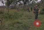 Standbild Army Airborne Operation in Vietnam Krieg Vietnam, 1965, aus Sekunde 17 historischem Filmmaterial Videoclip 65675022707