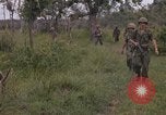 Standbild Army Airborne Operation in Vietnam Krieg Vietnam, 1965, aus Sekunde 18 historischem Filmmaterial Videoclip 65675022707