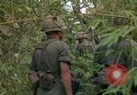 Standbild Army Airborne Operation in Vietnam Krieg Vietnam, 1965, aus Sekunde 35 historischem Filmmaterial Videoclip 65675022707