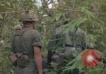 Standbild Army Airborne Operation in Vietnam Krieg Vietnam, 1965, aus Sekunde 38 historischem Filmmaterial Videoclip 65675022707