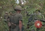 Standbild Army Airborne Operation in Vietnam Krieg Vietnam, 1965, aus Sekunde 39 historischem Filmmaterial Videoclip 65675022707
