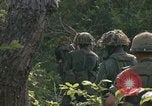 Standbild Army Airborne Operation in Vietnam Krieg Vietnam, 1965, aus Sekunde 44 historischem Filmmaterial Videoclip 65675022707