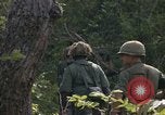 Standbild Army Airborne Operation in Vietnam Krieg Vietnam, 1965, aus Sekunde 49 historischem Filmmaterial Videoclip 65675022707