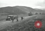 Standbild Rückzug der UN-Truppen Korea nördlich von Kaesong, 1950, aus Sekunde 10 historischem Filmmaterial Videoclip 65675022721