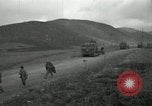 Standbild Rückzug der UN-Truppen Korea nördlich von Kaesong, 1950, aus Sekunde 15 historischem Filmmaterial Videoclip 65675022721