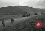 Standbild Rückzug der UN-Truppen Korea nördlich von Kaesong, 1950, aus Sekunde 16 historischem Filmmaterial Videoclip 65675022721