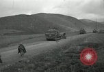 Standbild Rückzug der UN-Truppen Korea nördlich von Kaesong, 1950, aus Sekunde 17 historischem Filmmaterial Videoclip 65675022721