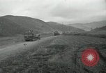 Standbild Rückzug der UN-Truppen Korea nördlich von Kaesong, 1950, aus Sekunde 30 historischem Filmmaterial Videoclip 65675022721