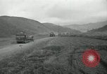 Standbild Rückzug der UN-Truppen Korea nördlich von Kaesong, 1950, aus Sekunde 31 historischem Filmmaterial Videoclip 65675022721