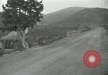 Standbild Rückzug der UN-Truppen Korea nördlich von Kaesong, 1950, aus Sekunde 11 historischem Filmmaterial Videoclip 65675022722