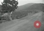Standbild Rückzug der UN-Truppen Korea nördlich von Kaesong, 1950, aus Sekunde 12 historischem Filmmaterial Videoclip 65675022722