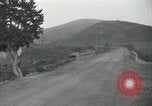 Standbild Rückzug der UN-Truppen Korea nördlich von Kaesong, 1950, aus Sekunde 16 historischem Filmmaterial Videoclip 65675022722