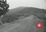 Standbild Rückzug der UN-Truppen Korea nördlich von Kaesong, 1950, aus Sekunde 17 historischem Filmmaterial Videoclip 65675022722