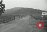 Standbild Rückzug der UN-Truppen Korea nördlich von Kaesong, 1950, aus Sekunde 18 historischem Filmmaterial Videoclip 65675022722