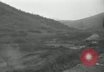 Standbild Rückzug der UN-Truppen Korea nördlich von Kaesong, 1950, aus Sekunde 24 historischem Filmmaterial Videoclip 65675022722