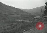Standbild Rückzug der UN-Truppen Korea nördlich von Kaesong, 1950, aus Sekunde 25 historischem Filmmaterial Videoclip 65675022722