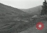 Standbild Rückzug der UN-Truppen Korea nördlich von Kaesong, 1950, aus Sekunde 26 historischem Filmmaterial Videoclip 65675022722