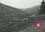 Standbild Rückzug der UN-Truppen Korea nördlich von Kaesong, 1950, aus Sekunde 28 historischem Filmmaterial Videoclip 65675022722