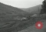 Standbild Rückzug der UN-Truppen Korea nördlich von Kaesong, 1950, aus Sekunde 29 historischem Filmmaterial Videoclip 65675022722