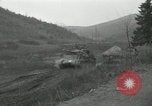 Standbild Rückzug der UN-Truppen Korea nördlich von Kaesong, 1950, aus Sekunde 30 historischem Filmmaterial Videoclip 65675022722