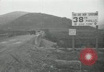 Standbild Rückzug der UN-Truppen Korea nördlich von Kaesong, 1950, aus Sekunde 46 historischem Filmmaterial Videoclip 65675022722