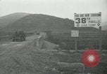 Standbild Rückzug der UN-Truppen Korea nördlich von Kaesong, 1950, aus Sekunde 49 historischem Filmmaterial Videoclip 65675022722
