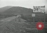 Standbild Rückzug der UN-Truppen Korea nördlich von Kaesong, 1950, aus Sekunde 51 historischem Filmmaterial Videoclip 65675022722