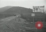 Standbild Rückzug der UN-Truppen Korea nördlich von Kaesong, 1950, aus Sekunde 52 historischem Filmmaterial Videoclip 65675022722