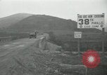 Standbild Rückzug der UN-Truppen Korea nördlich von Kaesong, 1950, aus Sekunde 53 historischem Filmmaterial Videoclip 65675022722